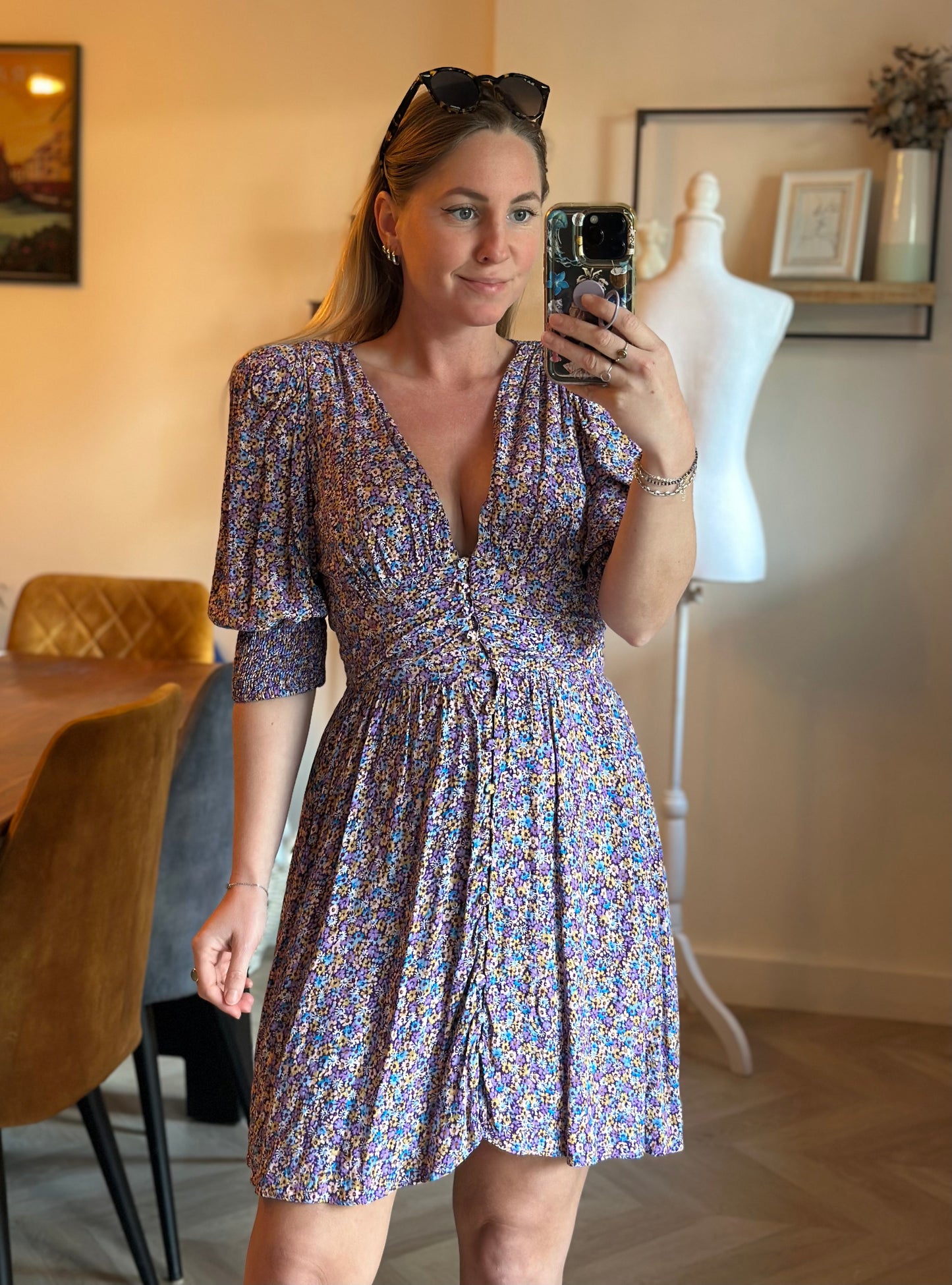 Robe fleurie lila boutonnée T.36