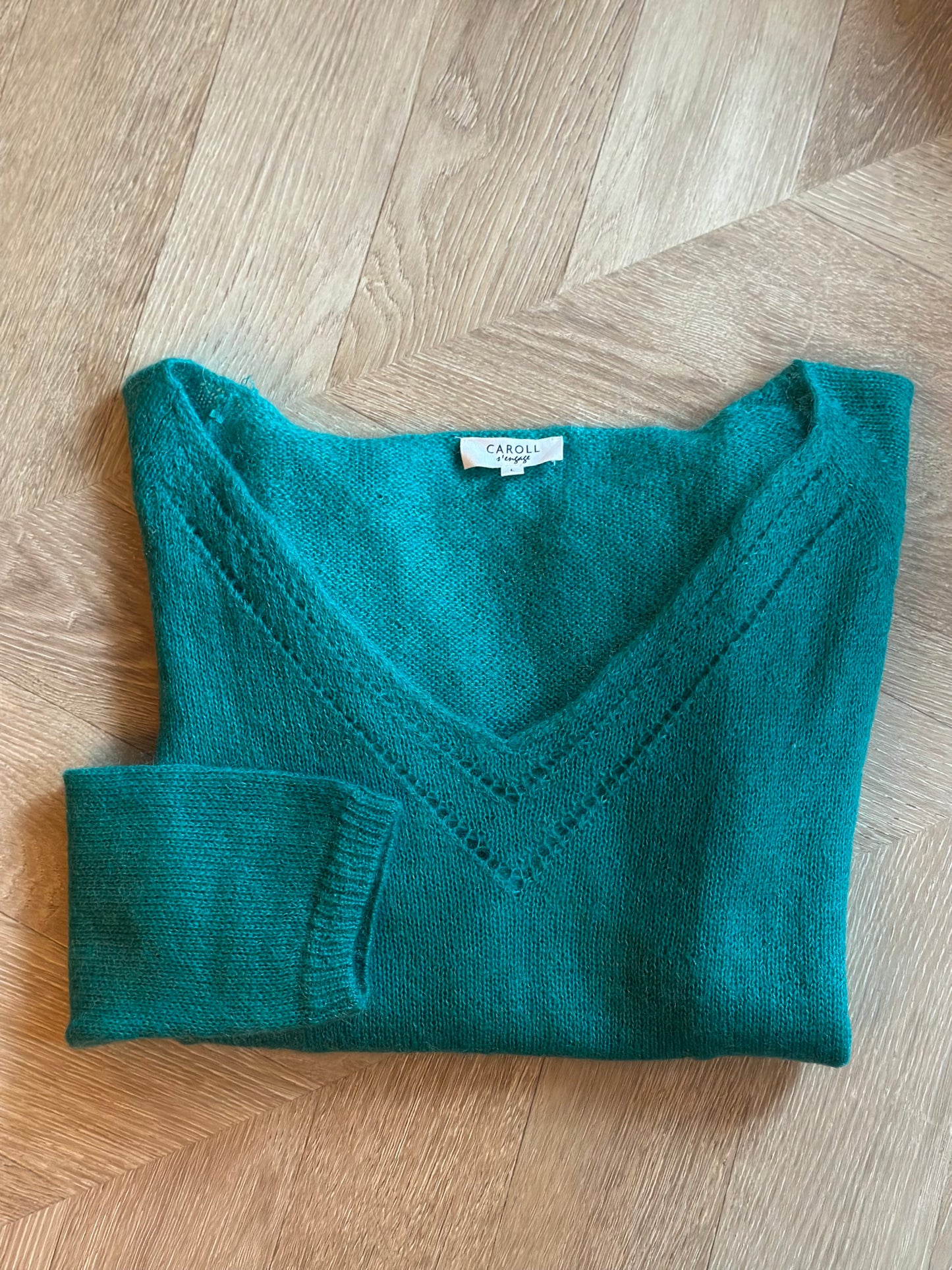 Pull col V uni mohair laine T.40
