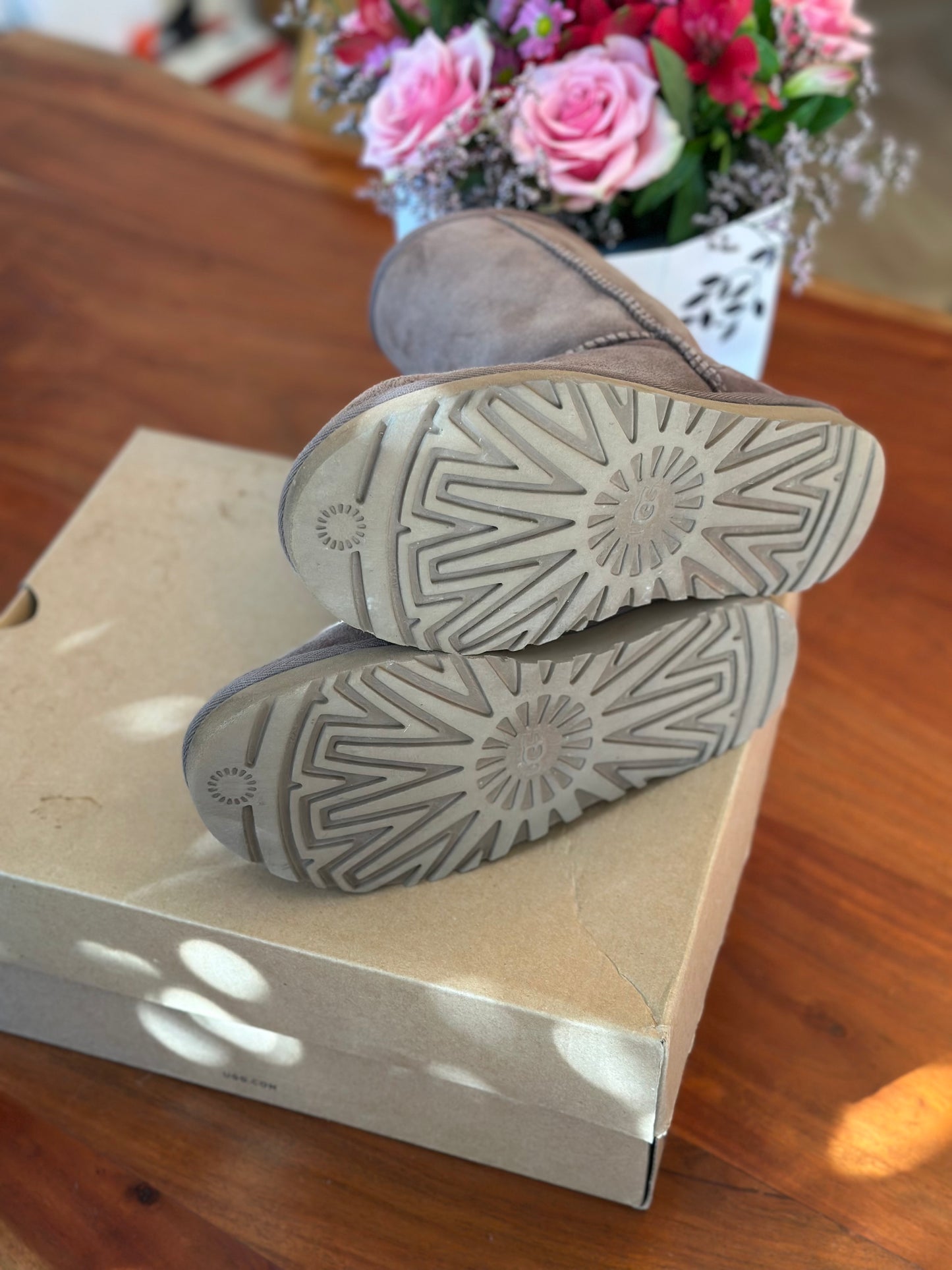 Bottines fourrées en suède UGG Classic Short II – Couleur Syrah Grey P.36