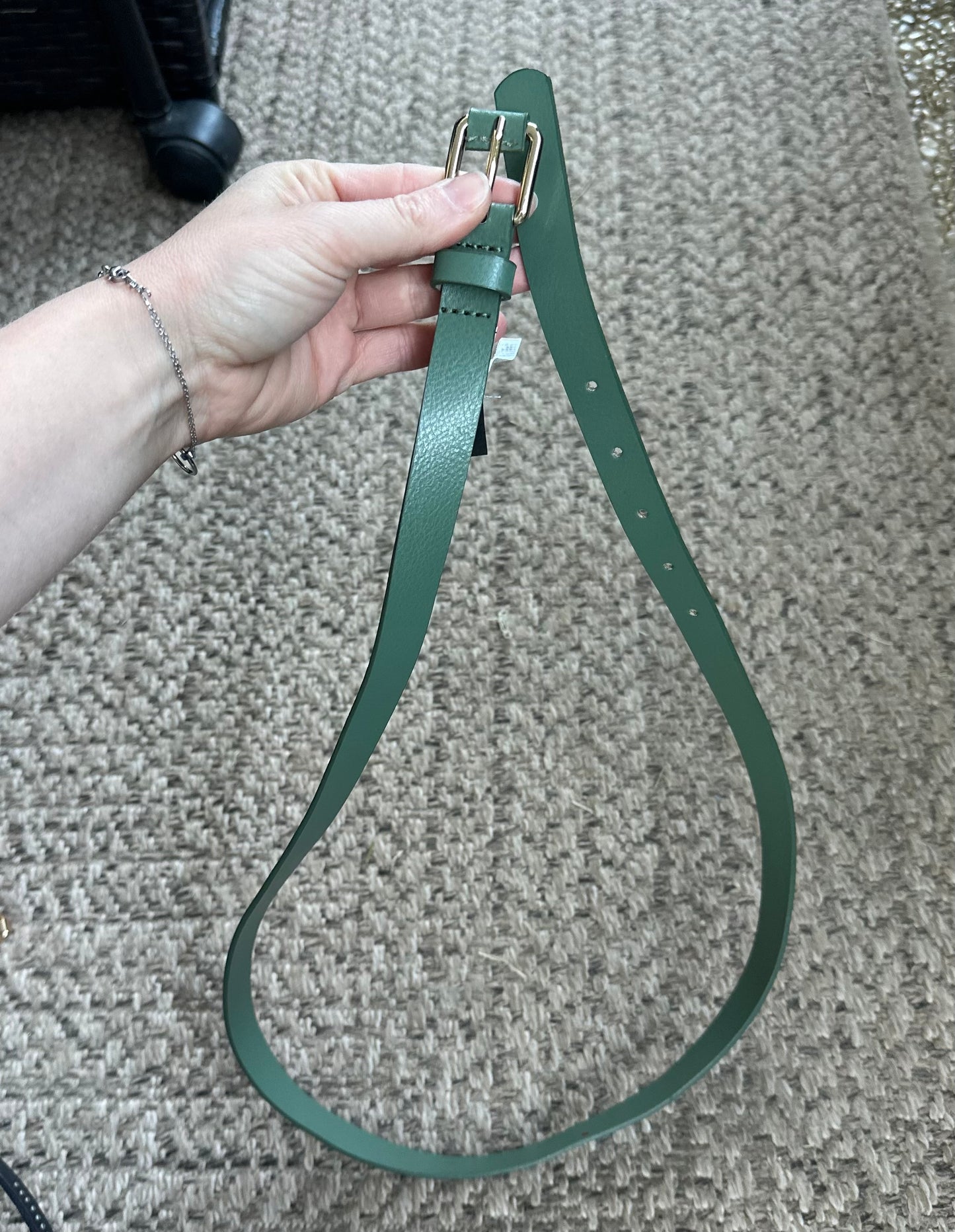 Ceinture fine en cuir vert boucle dorée 85 cm