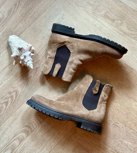 Bottines semelles crantées cuir suédé taupe Candide – P.38