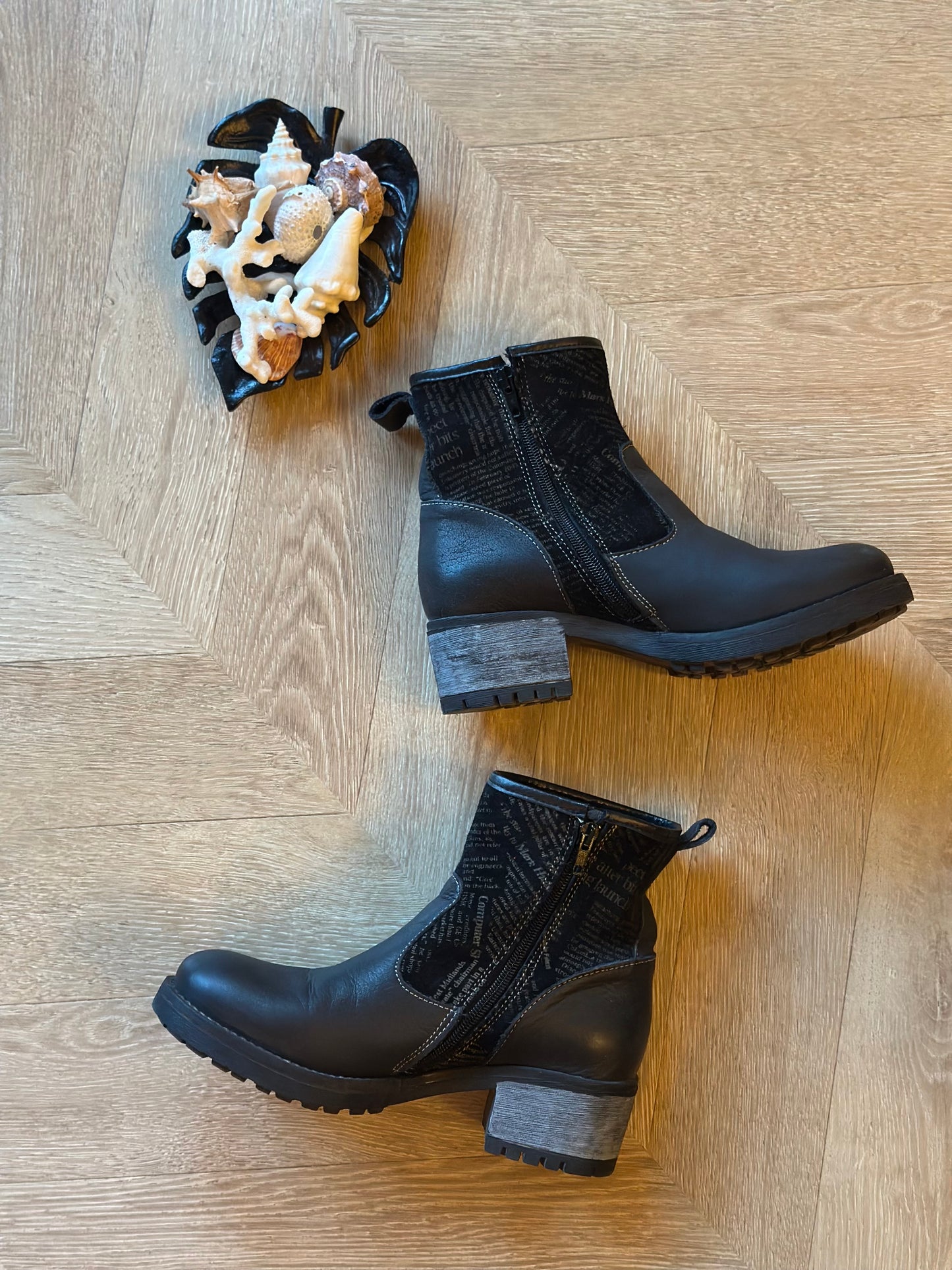 Bottines noires en cuir P.38