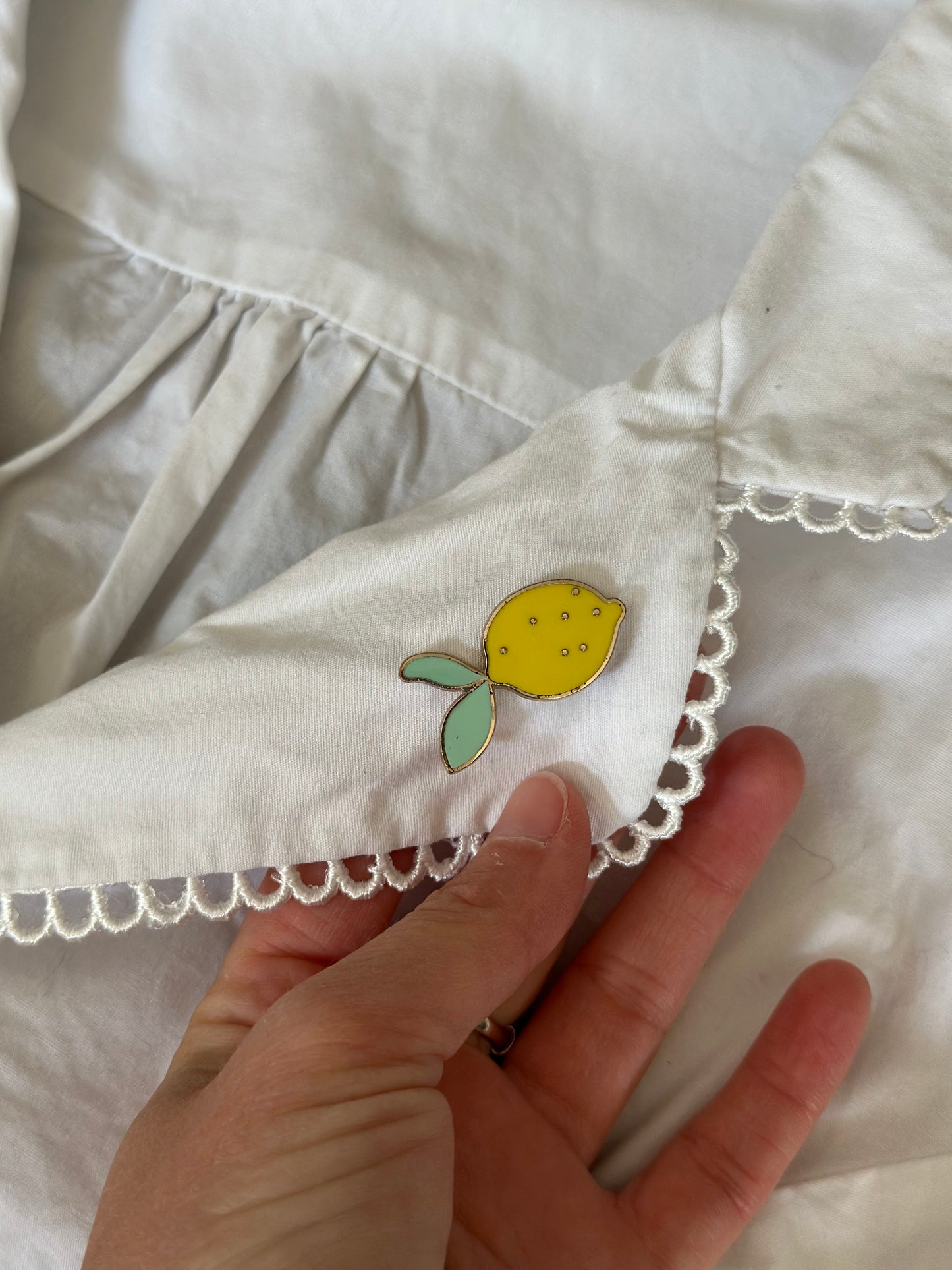 Chemise blanche brodée col citron T.38
