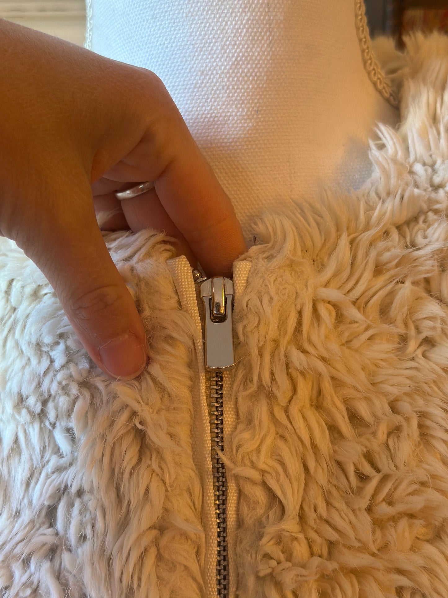 Manteau en fausse fourrure crème effet moumoute T.36