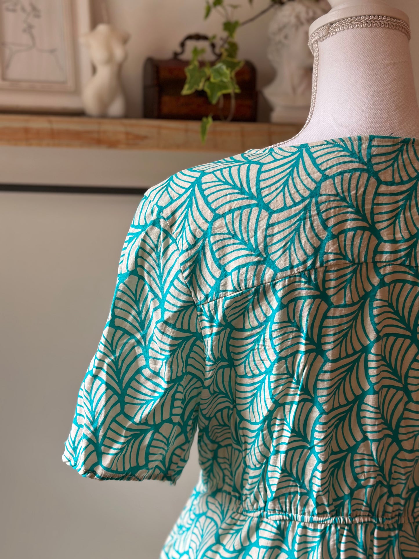 Robe d’été cache-cœur imprimé turquoise et blanc T.38