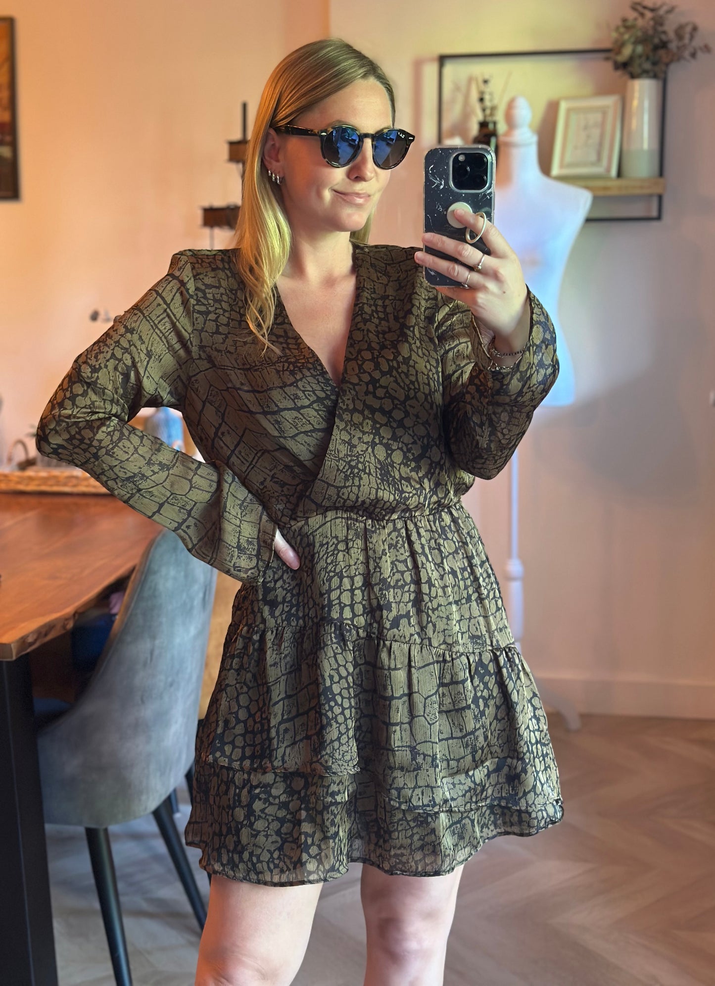 Robe fluide imprimé animalier kaki et noir manches longues T.36