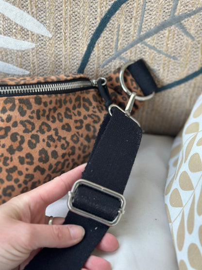 Sac banane imprimé léopard coton marron neuves