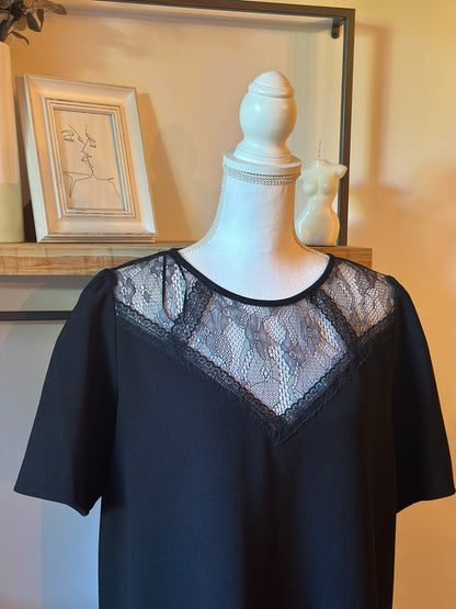 Robe noire coupe droite T.40