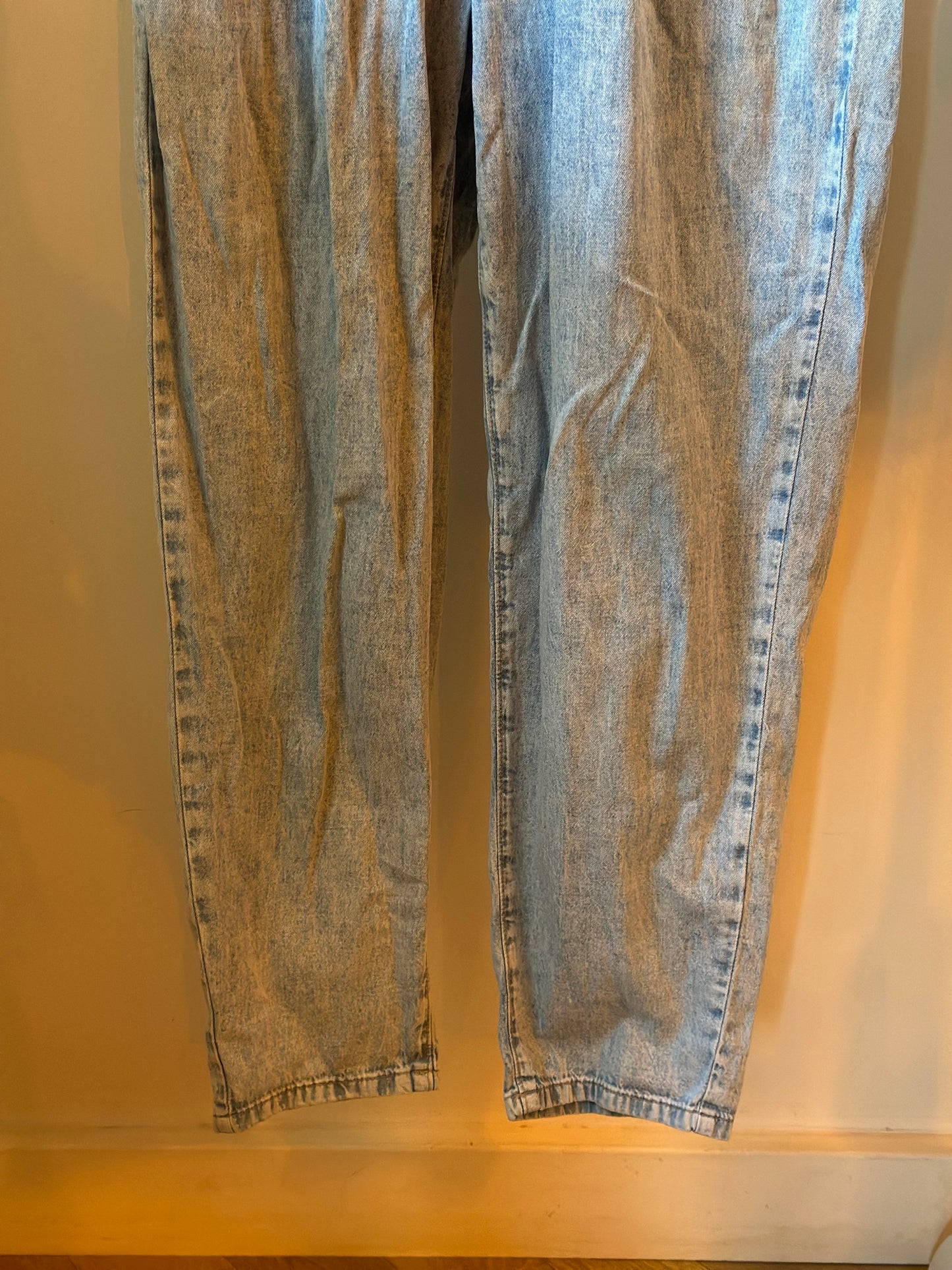 Combinaison jean bleu clair denim coupe droite manches courtes T.36