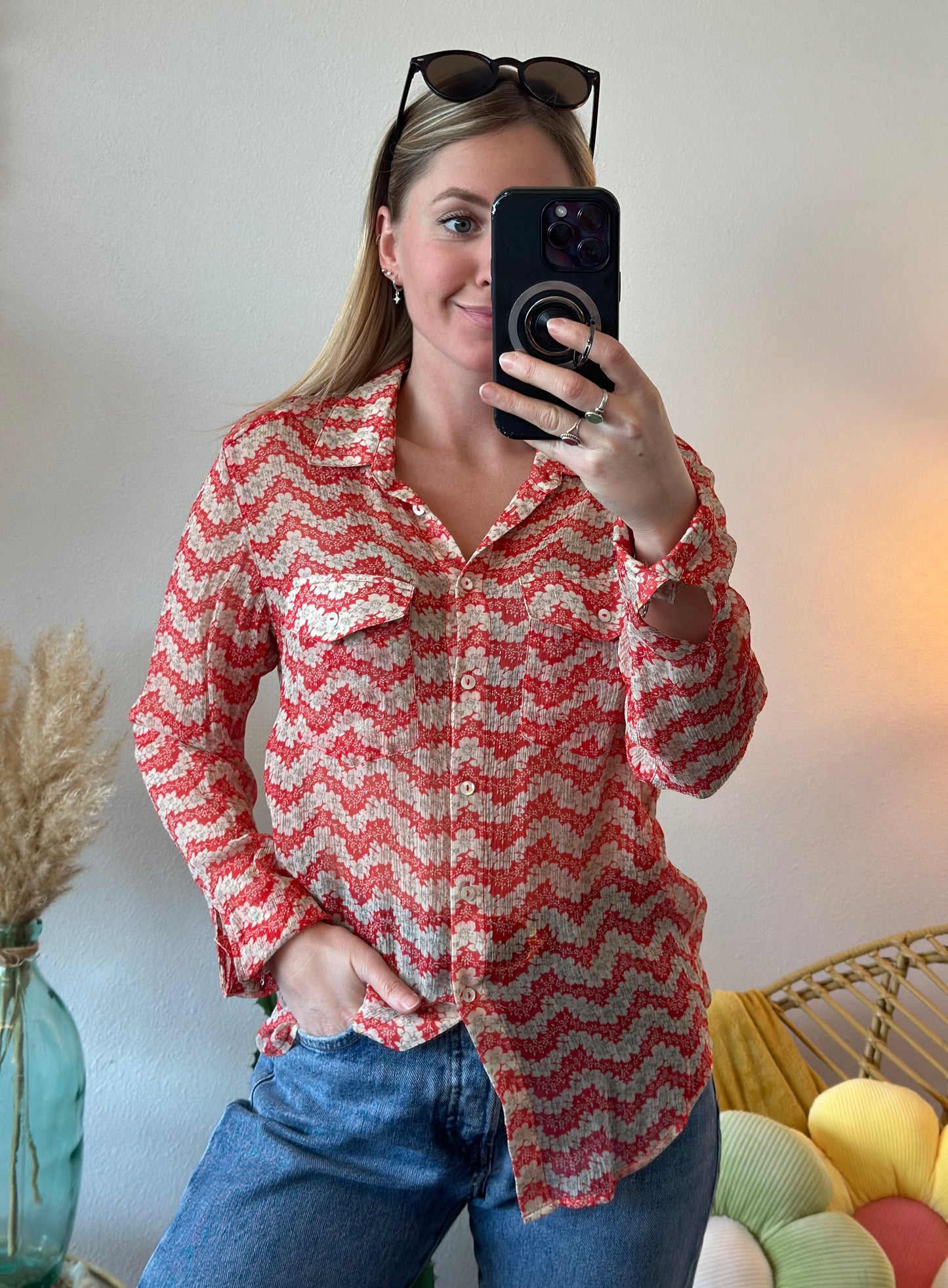 Chemise en mousseline de soie rouge à motifs fleuris T.34