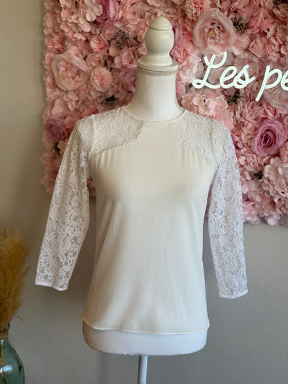 Blouse blanche avec détails en dentelle T.34