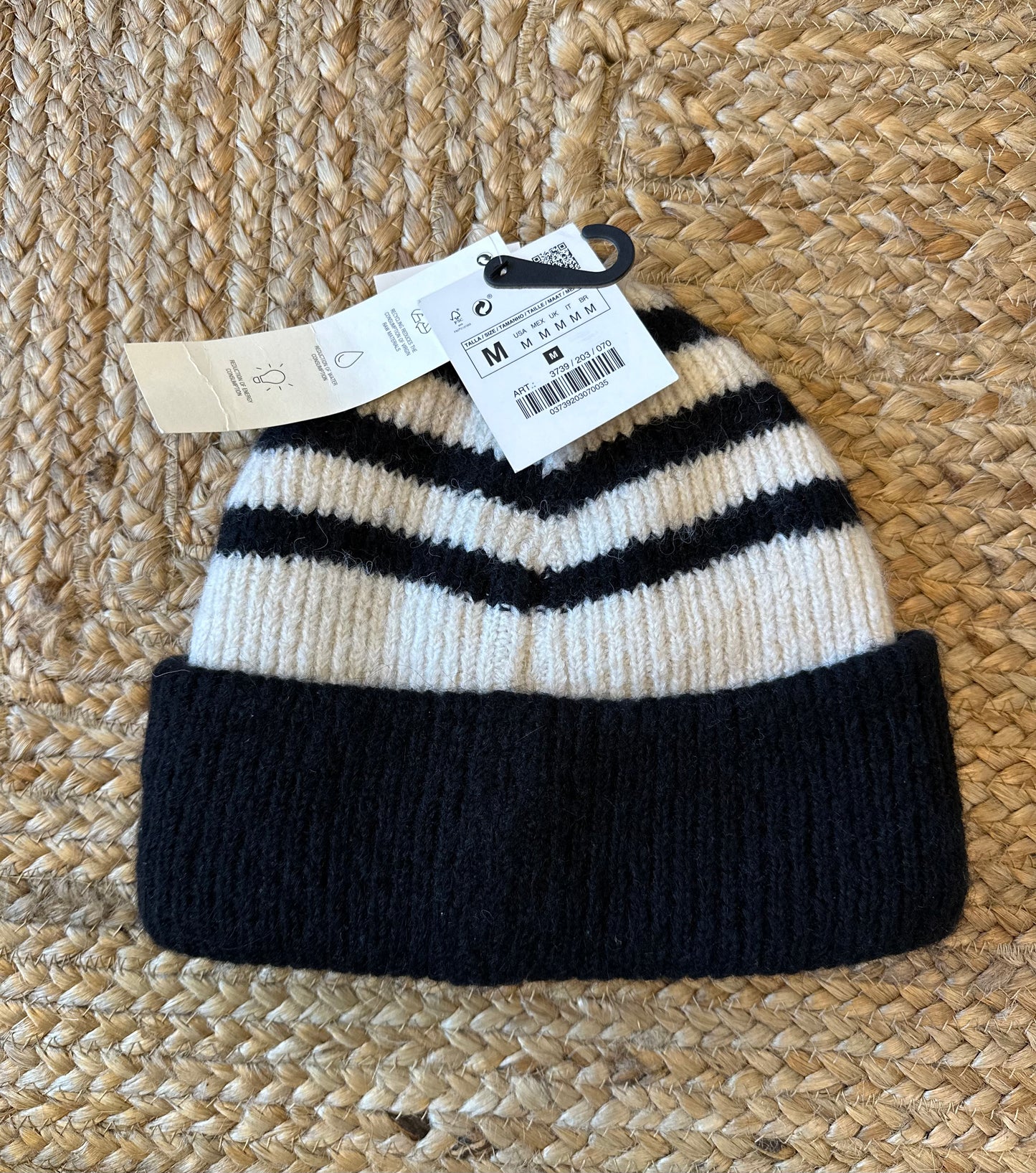 Bonnet rayé noir et blanc en laine neuf