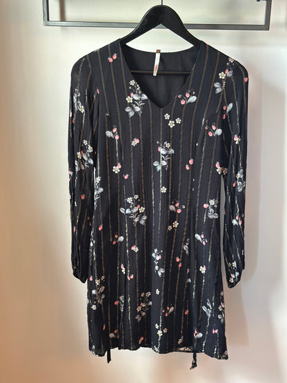 Robe noire fleurie rayée lurex T.36