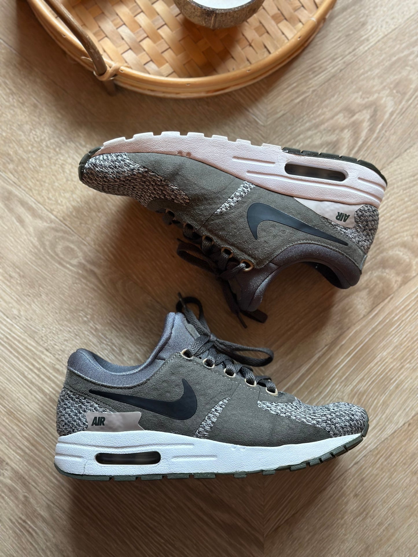 Baskets Air Max Zero SE GS vert kaki et noir P.37,5