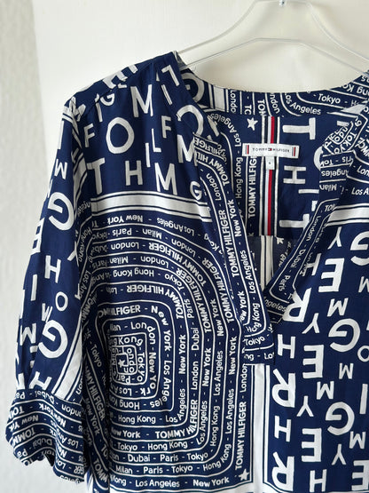 Blouse bleue à motifs T.40