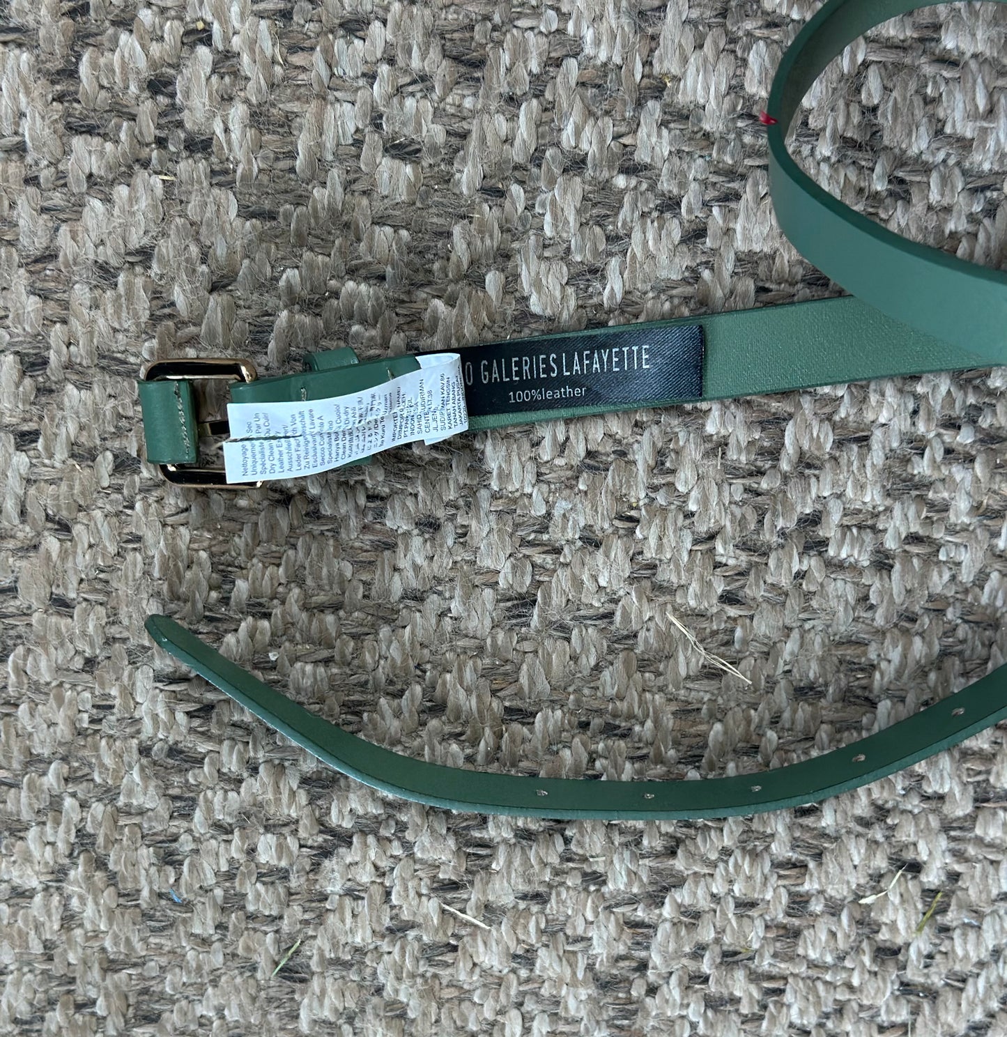 Ceinture fine en cuir vert boucle dorée 85 cm