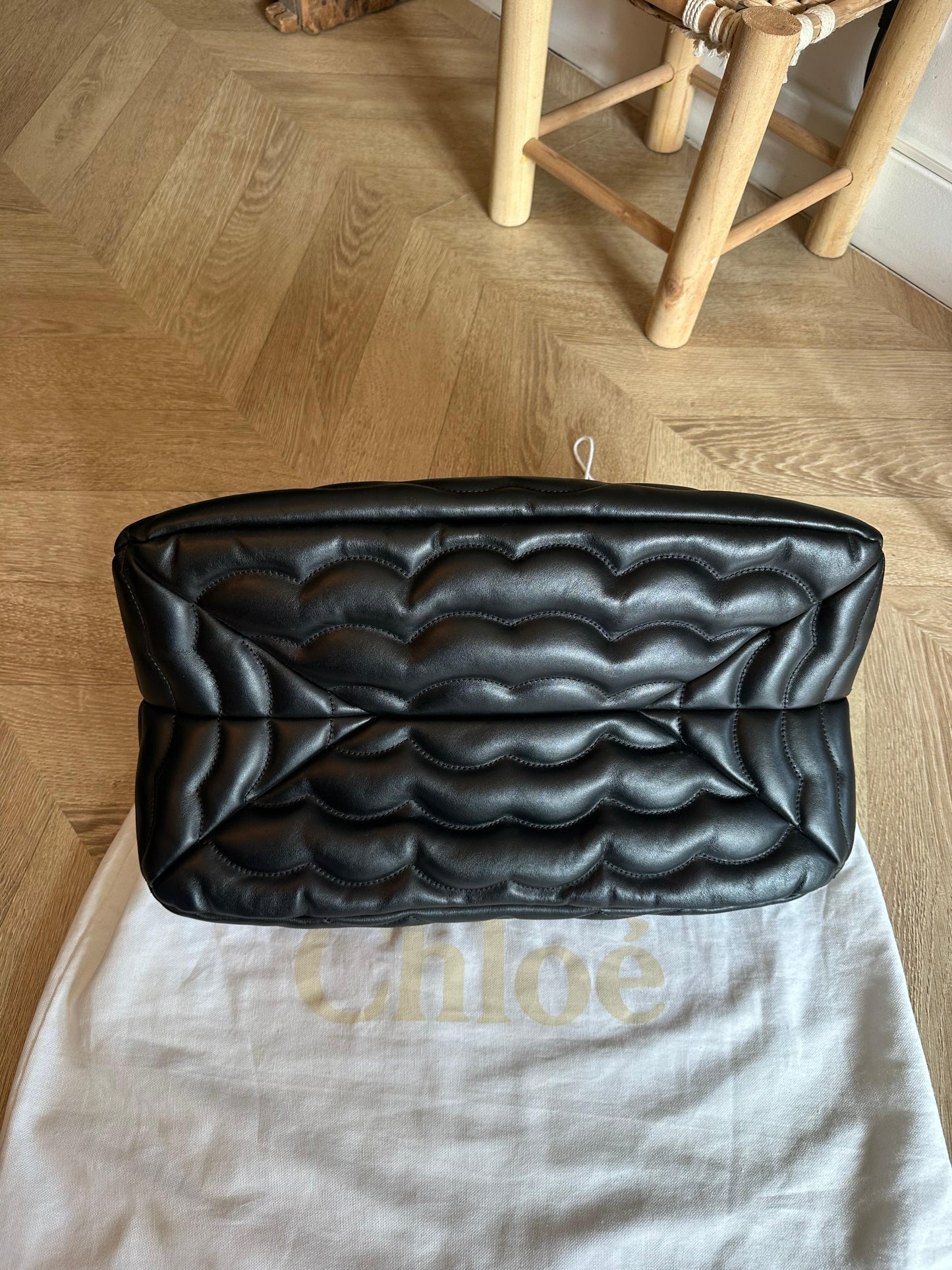 Sac Chloé Juana Medium cuir noir matelassé chaîne dorée neuf avec étiquette – modèle luxe