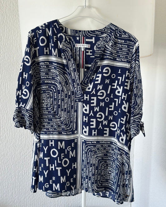 Blouse bleue à motifs T.40