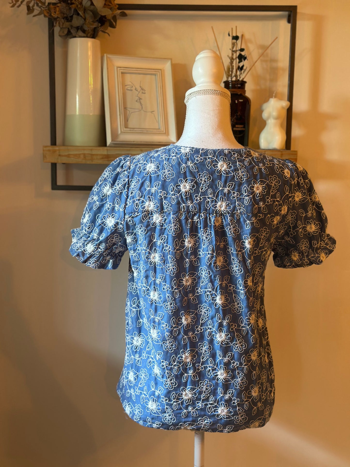 Blouse bleue brodée fleurs coton T.36/38