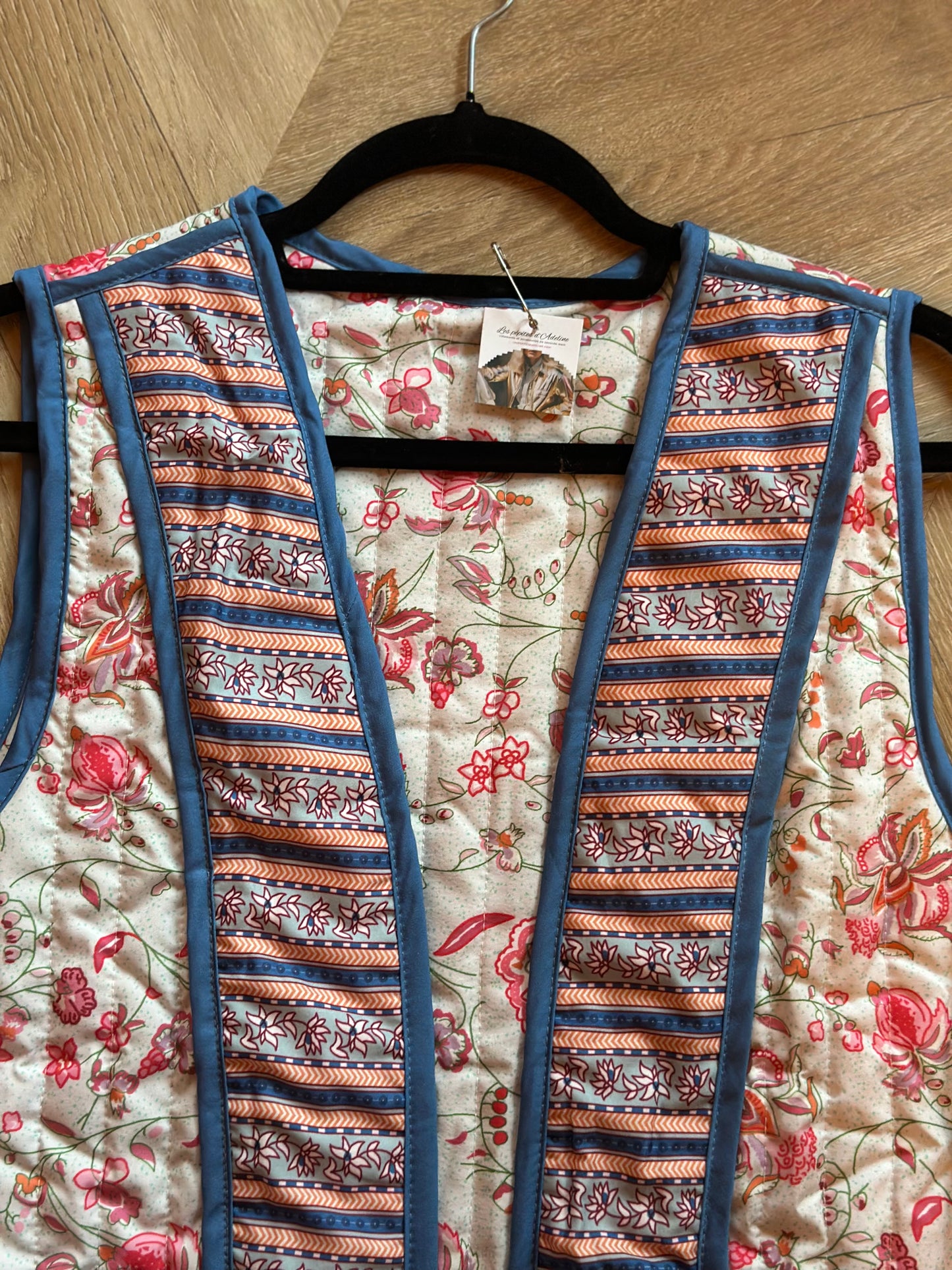 Gilet matelassé motif fleuri et rayures en coton neuf T.36/38
