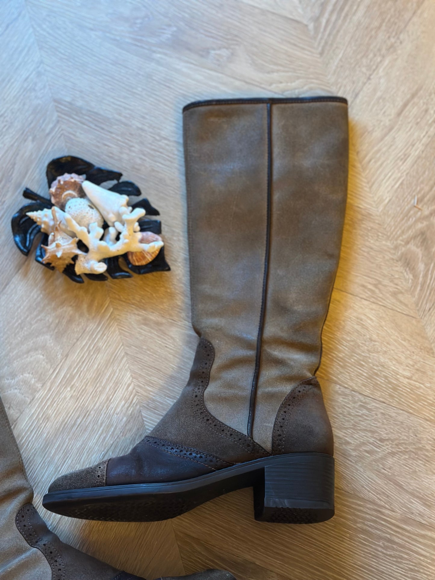 Bottes en cuir suédé bicolores P.38