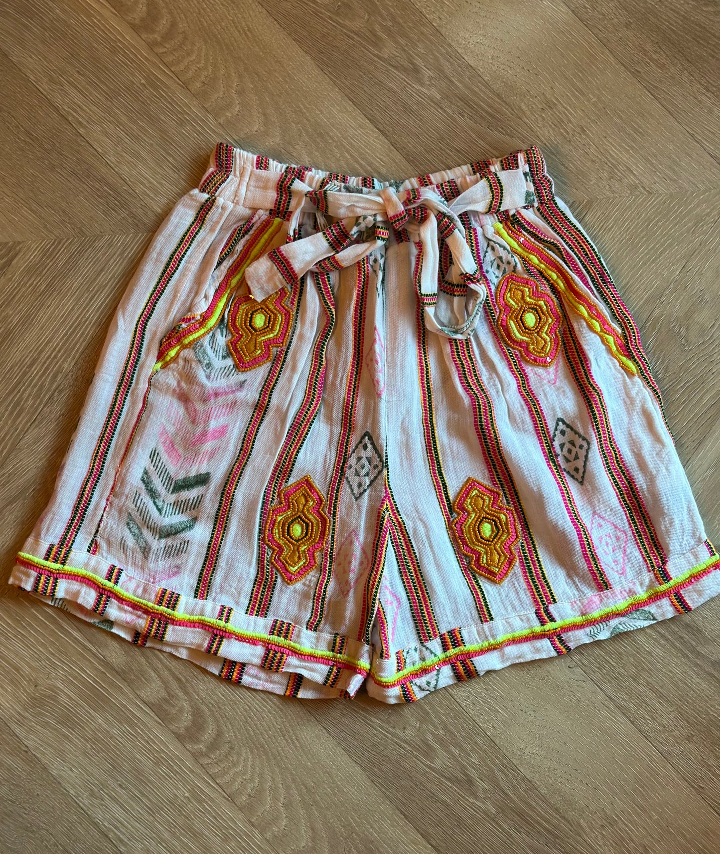 Short imprimé rayures brodé bohème T.36