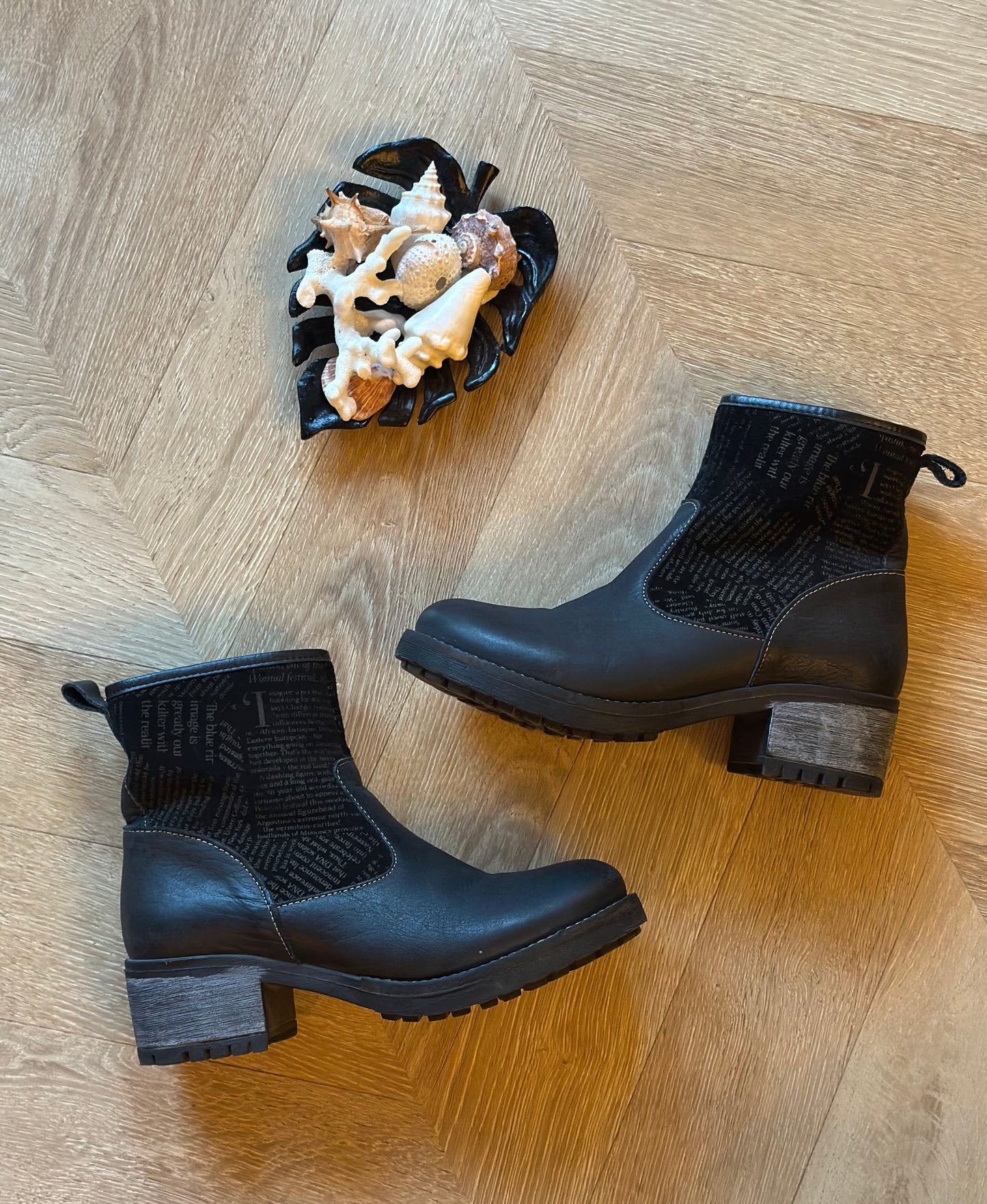 Bottines noires en cuir P.38