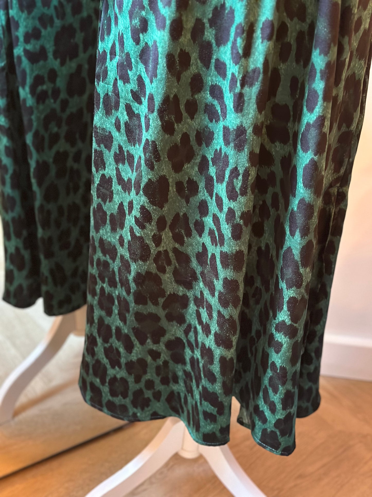 Robe longue imprimé léopard vert et noir T.36