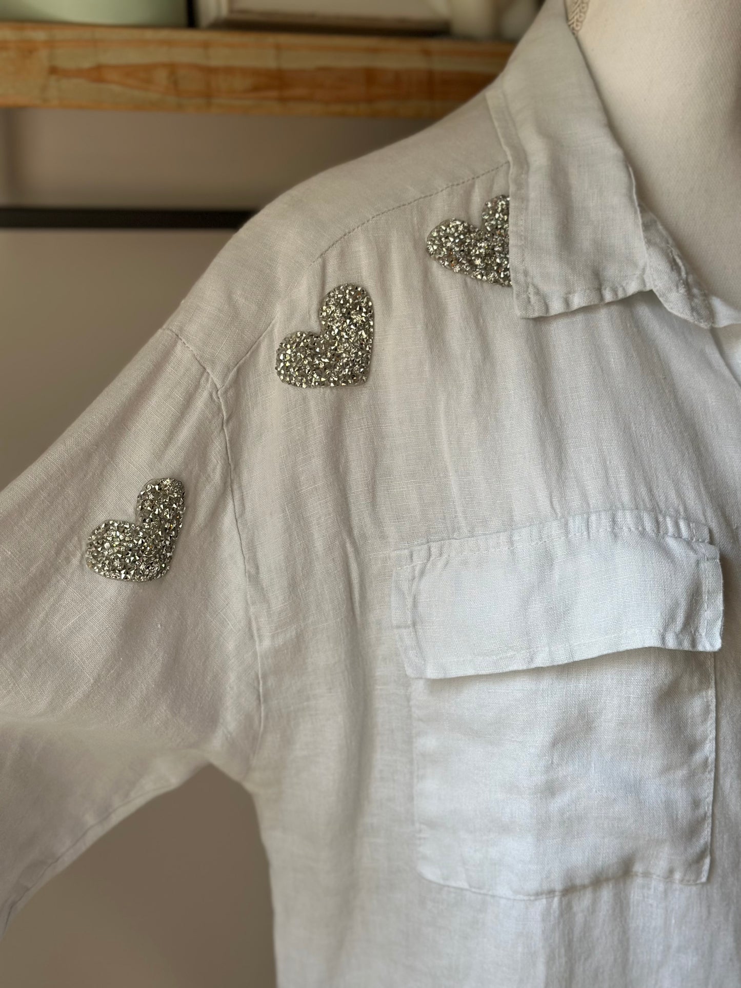 Chemise tunique blanche en lin – Cœurs argentés T.U
