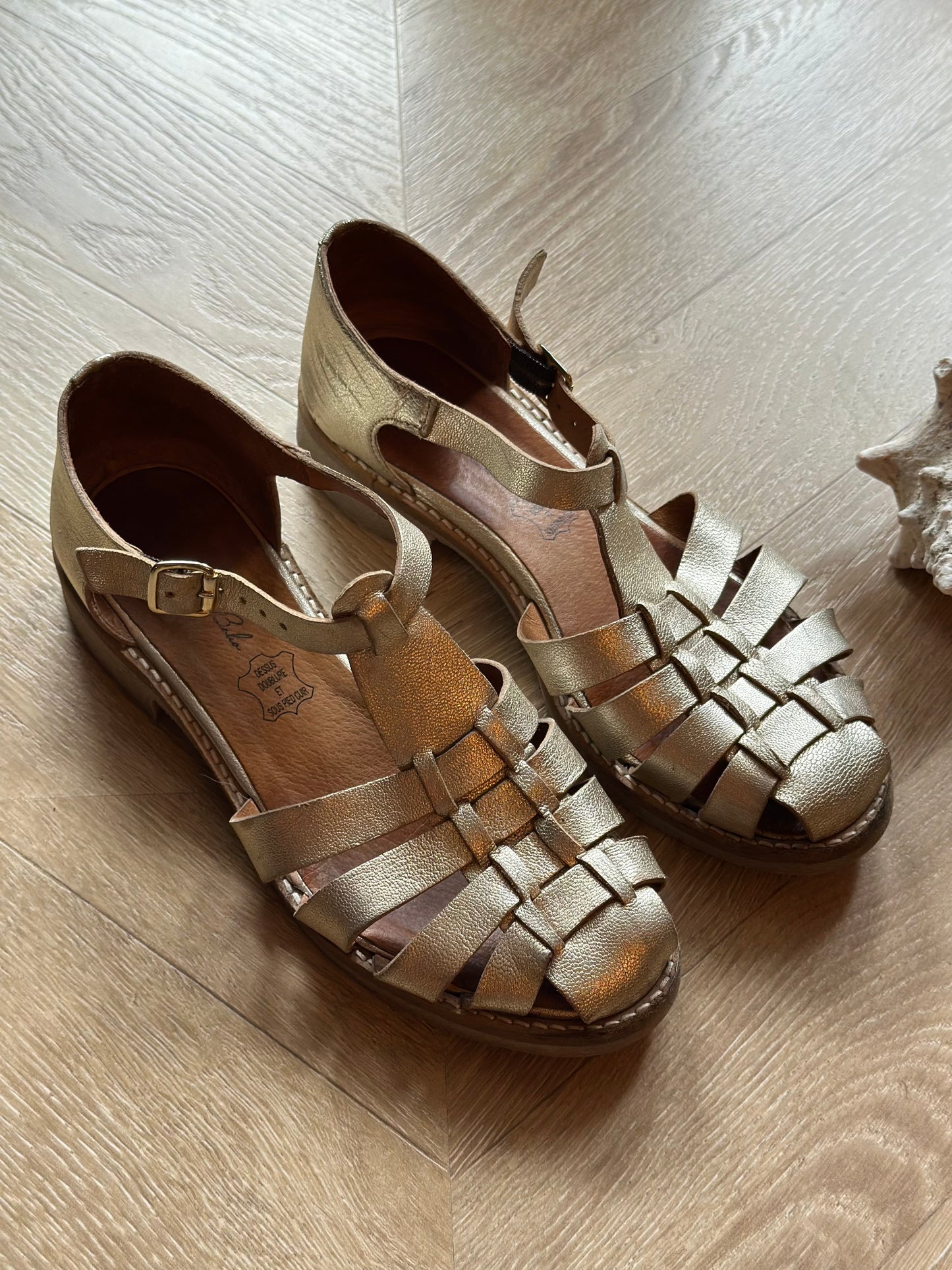 Sandales dorées en cuir T.36