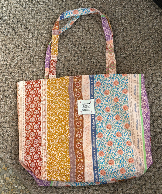 Joli sac cabas à motifs effet patchwork fleuri – Coton doux multicolore