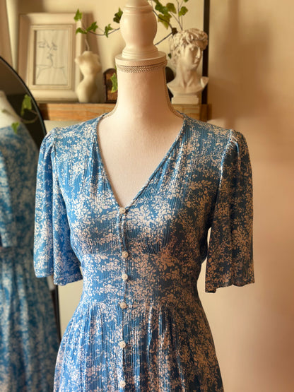 Robe d’été bleue à motifs fleuris blancs T.34/36