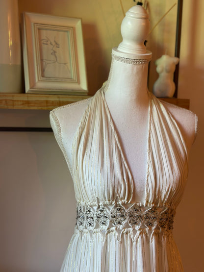 Robe longue dos nu écrue et dorée T.34