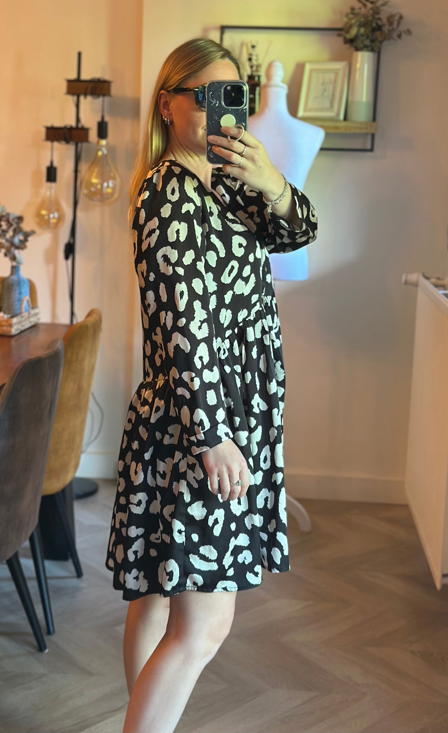 Robe fluide imprimé léopard noir et beige manches longues T.38/40