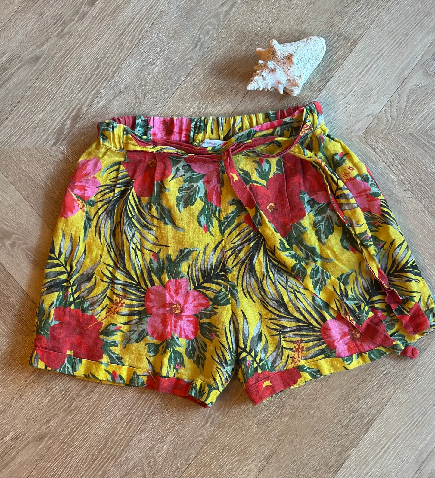 Short en lin imprimé tropical jaune T.40