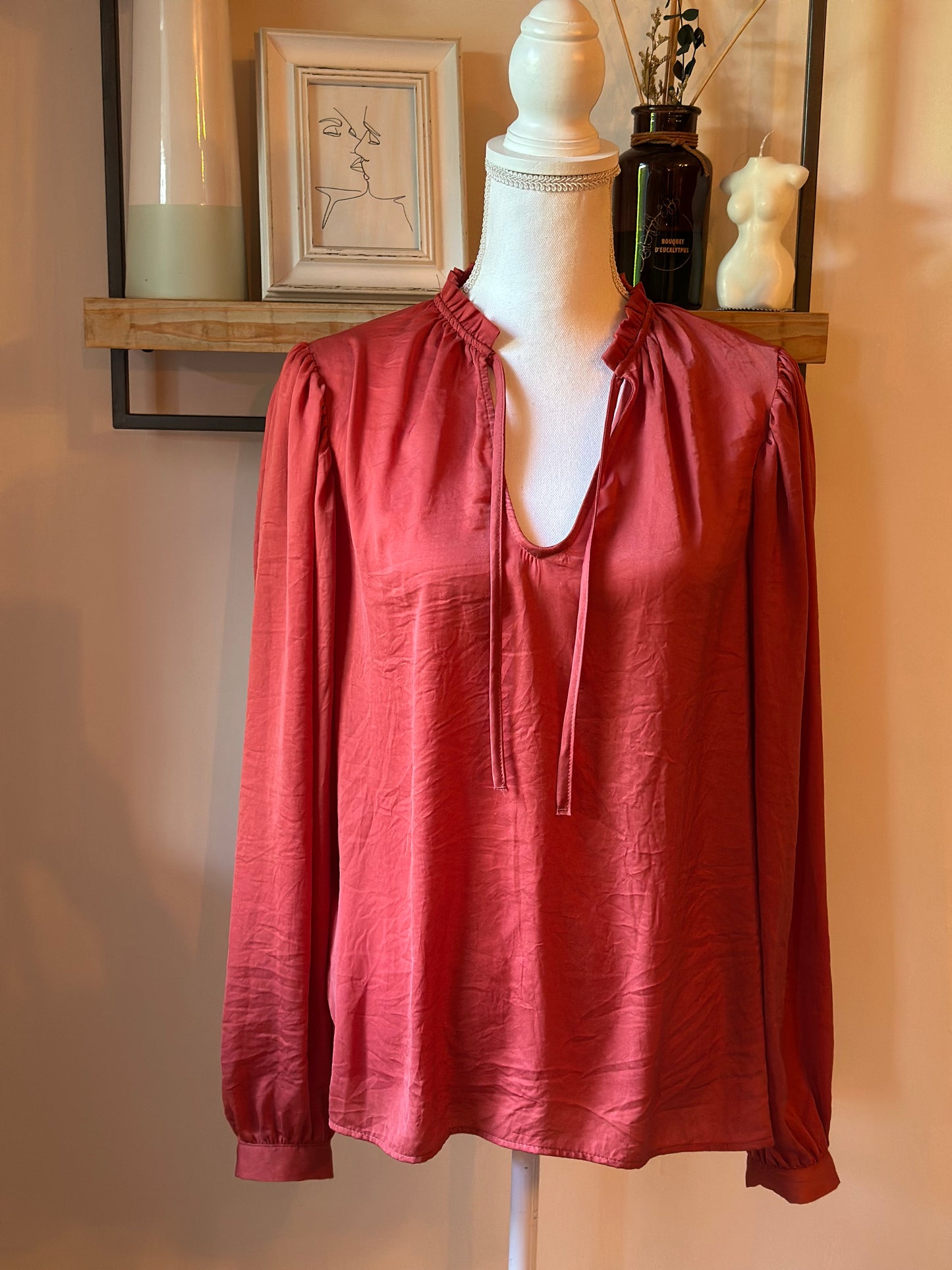 Blouse fluide effet soyeux rose manches longues col froufrou T.38