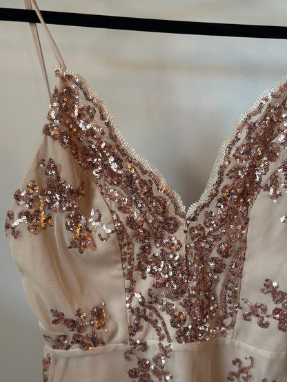 Robe courte à sequins beige rosé bretelles fines T.36