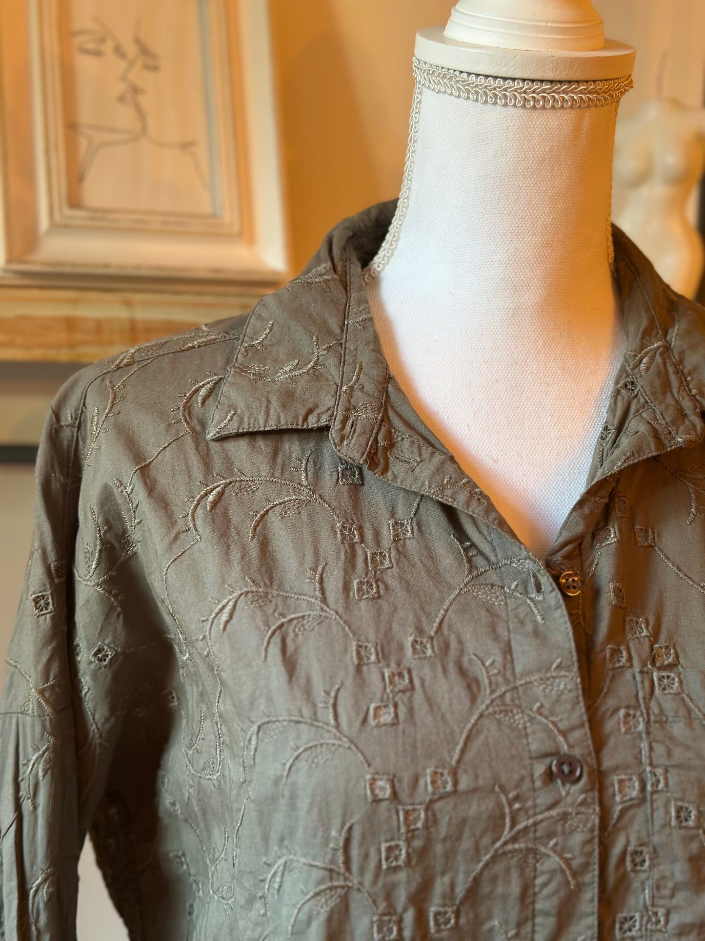 Chemise brodée kaki coton T.36 oversize