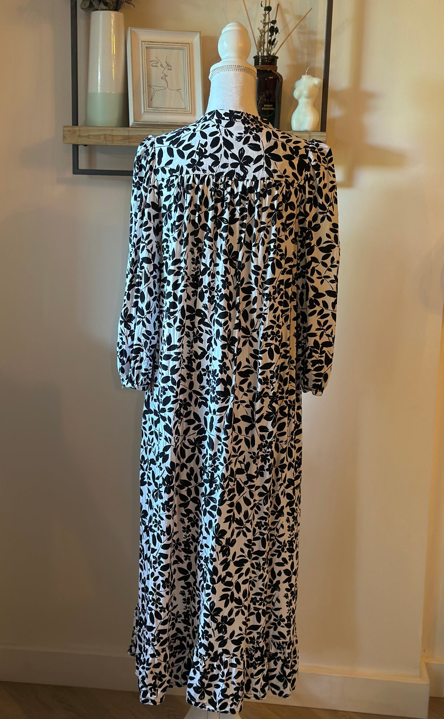 Robe longue fluide imprimé fleurs noir et blanc T.34