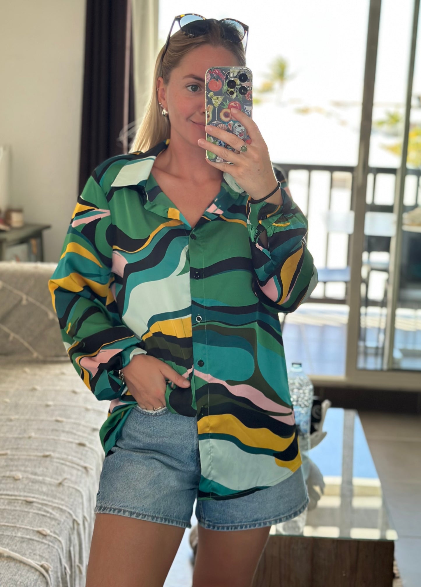 Chemise fluide effet satin à motifs colorés T.40