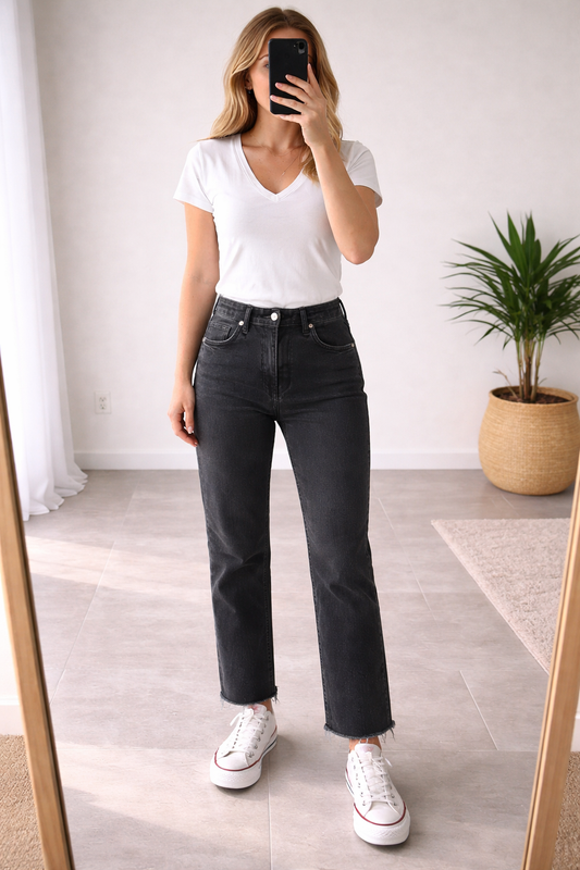 Jean noir coupe légèrement évasée T.40