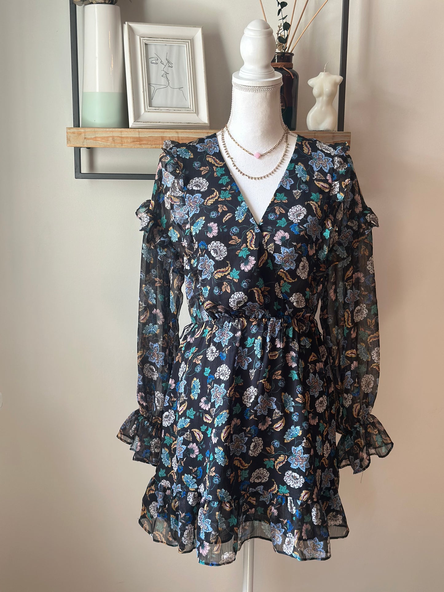 Robe fleurie à volants T.36