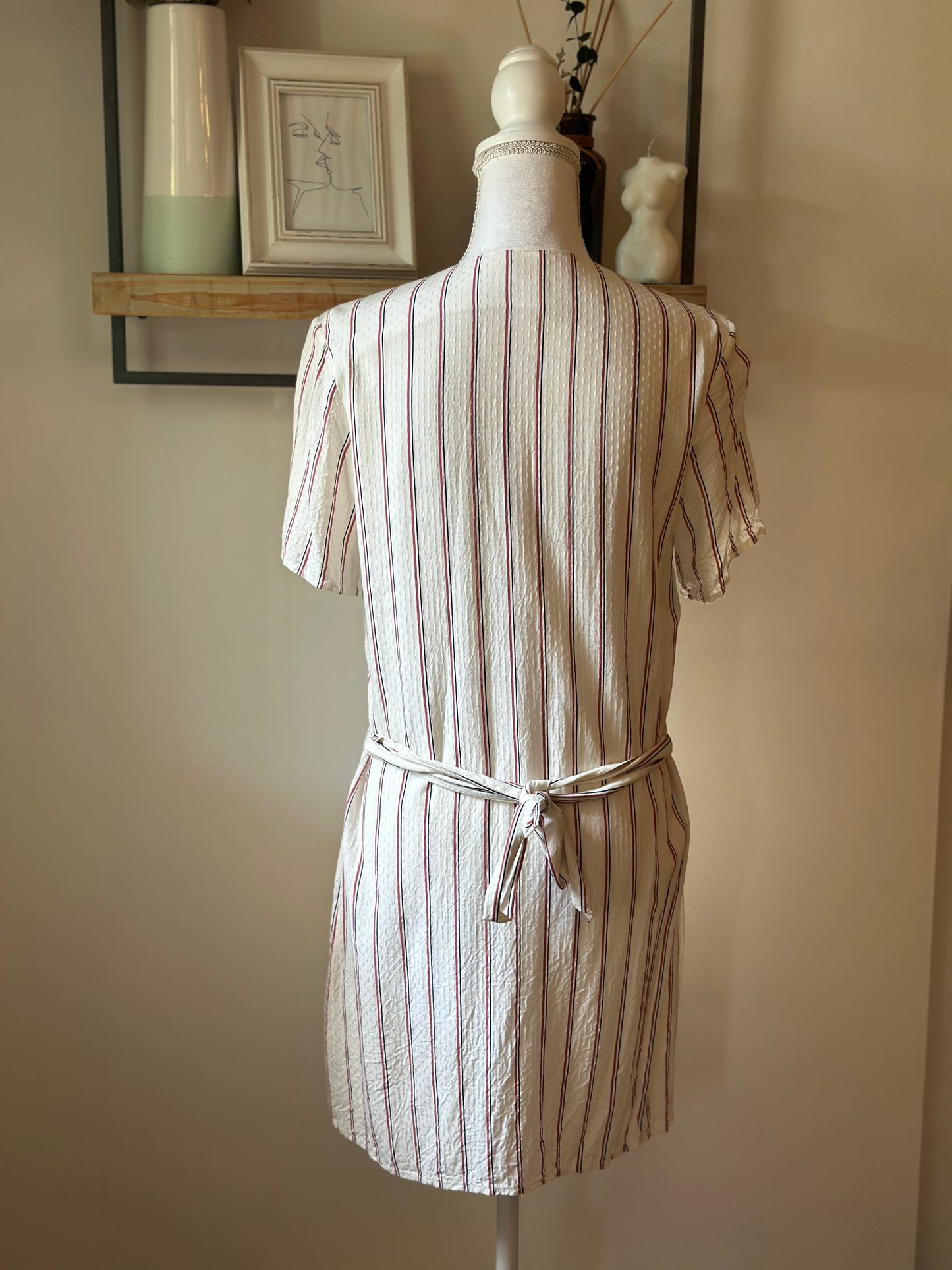 Robe rayée écrue rouge bleu en  viscose T.34