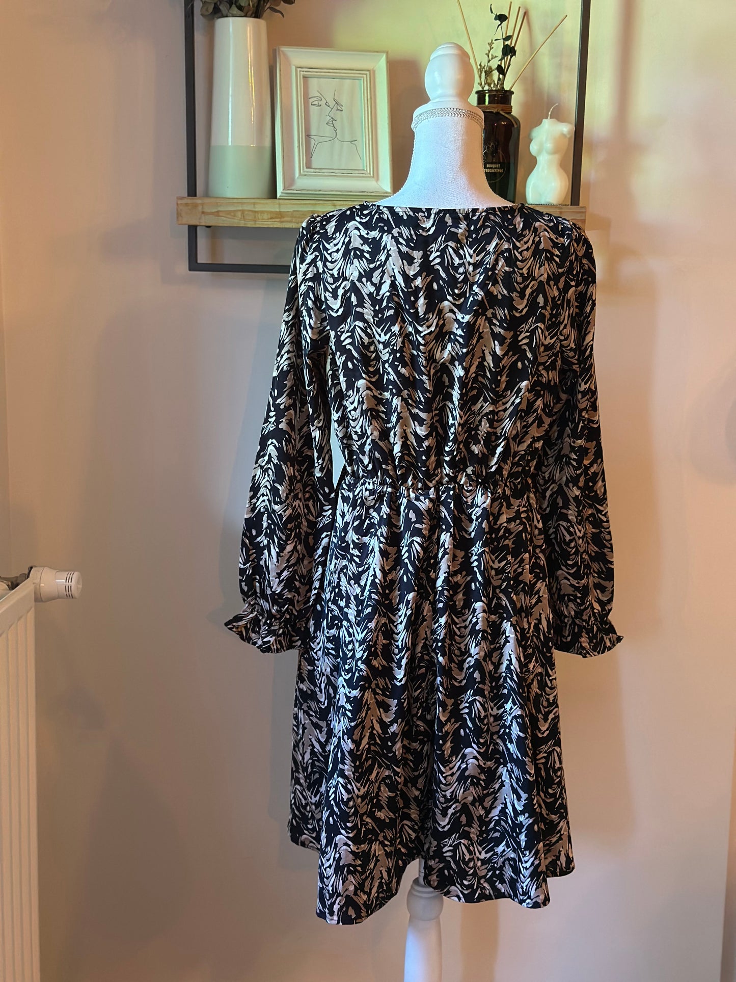 Robe fluide imprimé noir et beige T.38/40