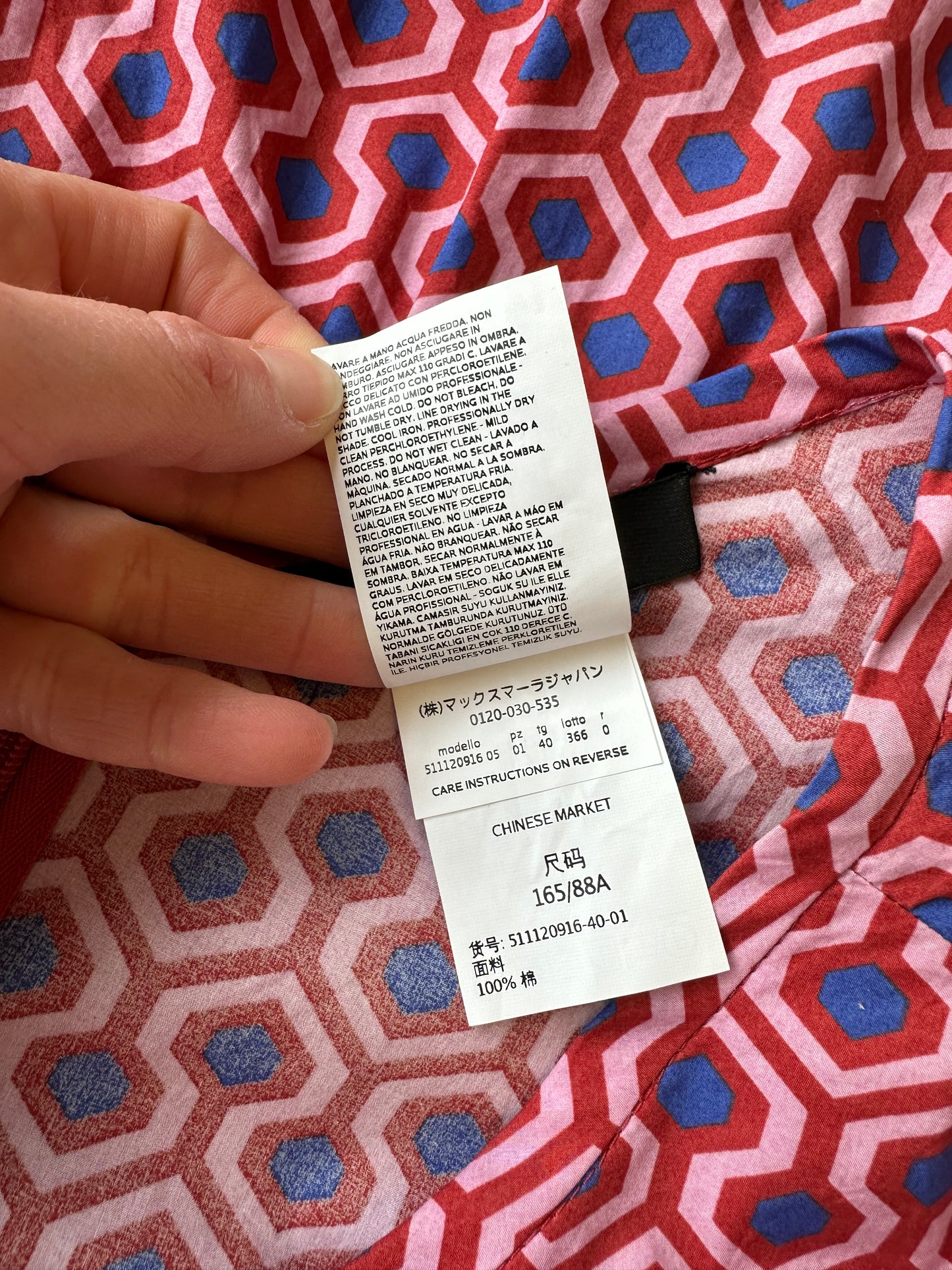 Blouse à motifs rouge, rose et bleu T.38