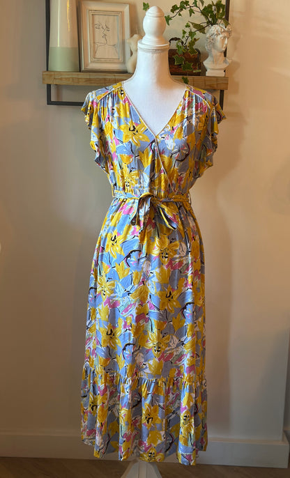 Robe mi-longue fleurie ceinturée T.36