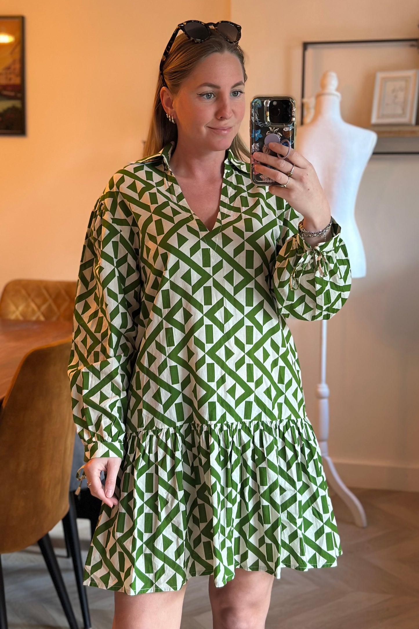 Robe courte trapèze H&M à imprimé graphique neuve T.34 oversize