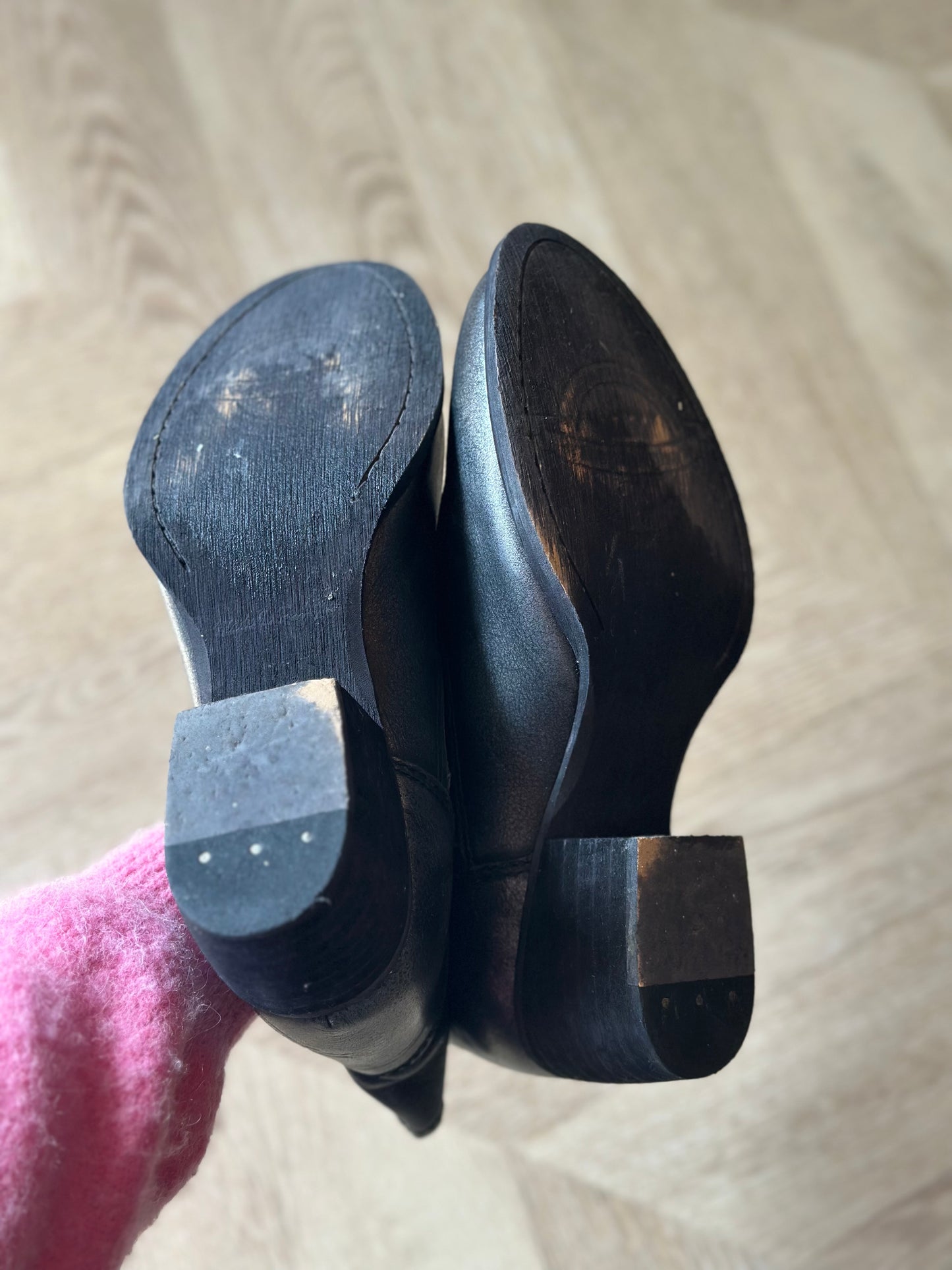 Bottines cuir noir talon P.37