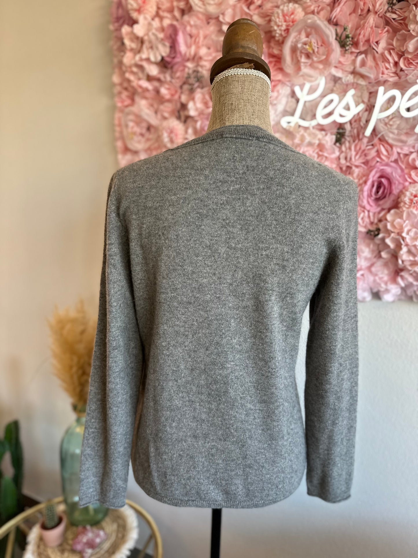 Pull gris 100% cachemire avec boutons T38