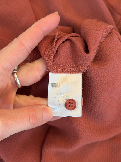 Chemise fluide rose détails plissés col et poignets T.36